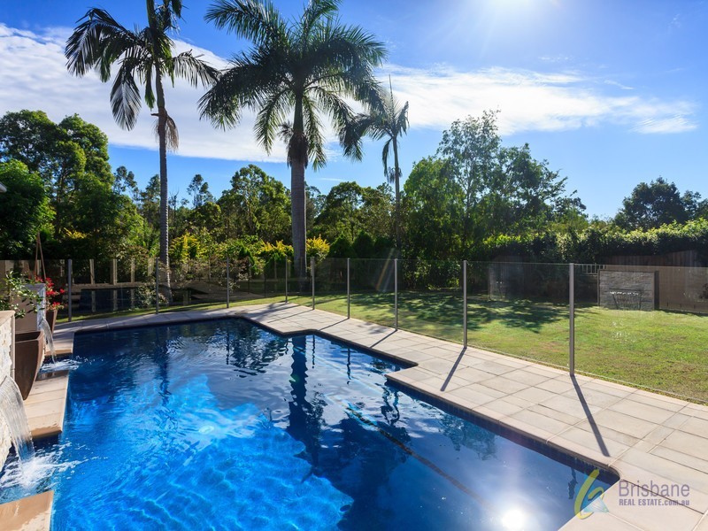 6 Jamieson Place, Brookfield QLD 4069