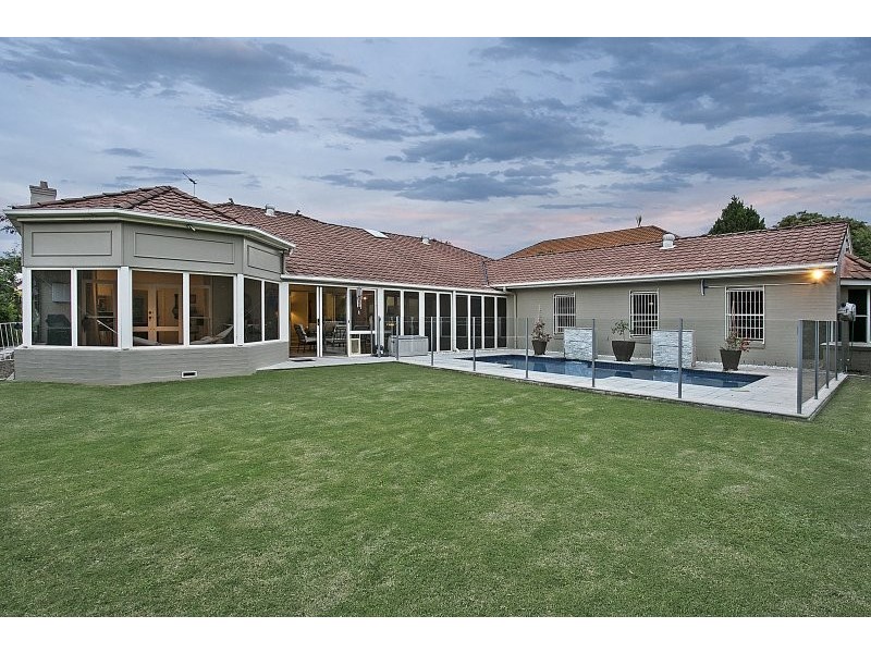 6 Jamieson Place, Brookfield QLD 4069