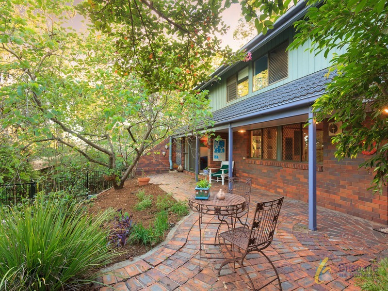 23 Staaten Street, Chapel Hill QLD 4069