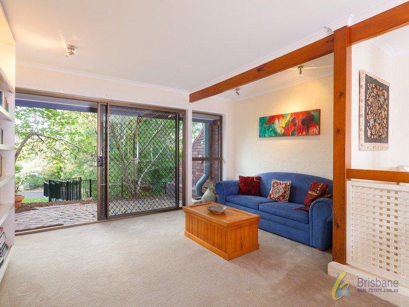 23 Staaten Street, Chapel Hill QLD 4069