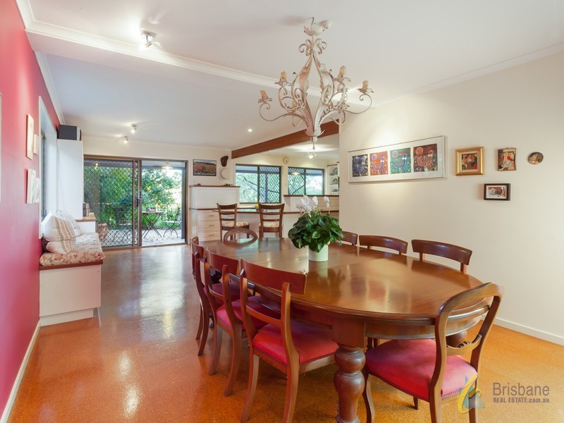 23 Staaten Street, Chapel Hill QLD 4069