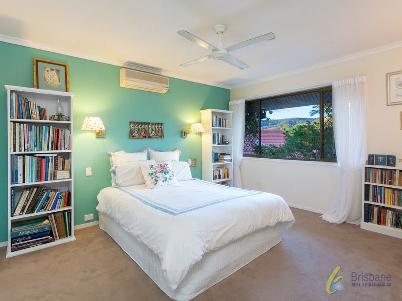 23 Staaten Street, Chapel Hill QLD 4069