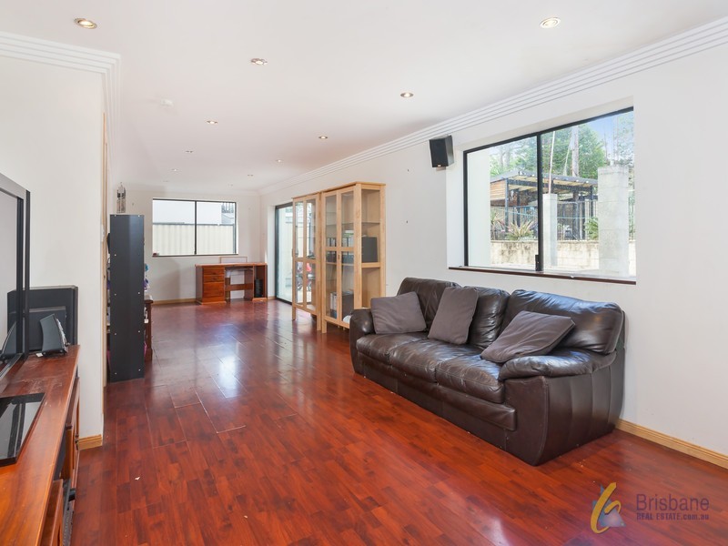 8 Canowindra Street, Jindalee QLD 4074