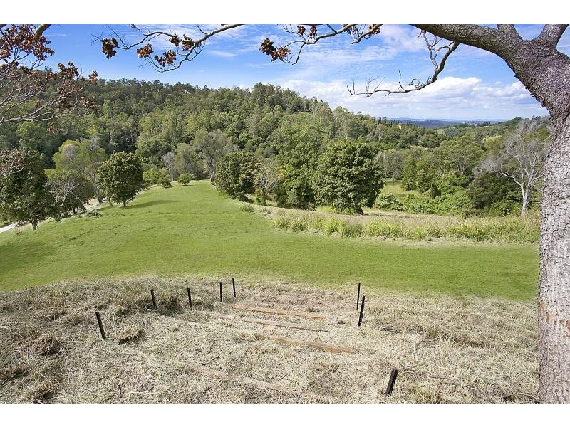 534 Savages Road, Brookfield QLD 4069