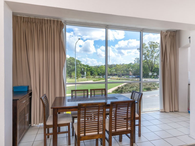 2/284 Sir Fred Schonell Drive, St Lucia QLD 4067