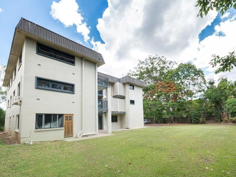 2/284 Sir Fred Schonell Drive, St Lucia QLD 4067