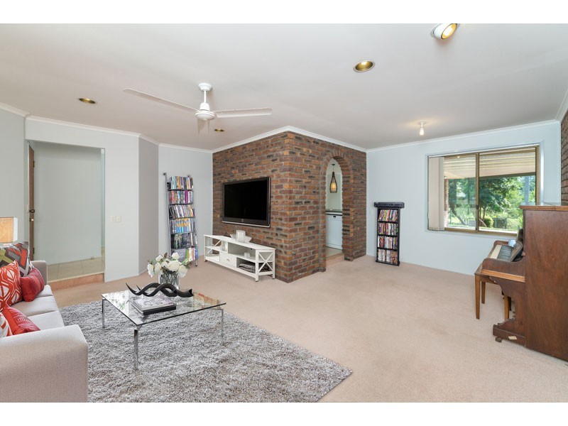 5 Kannella Grove, Karana Downs QLD 4306