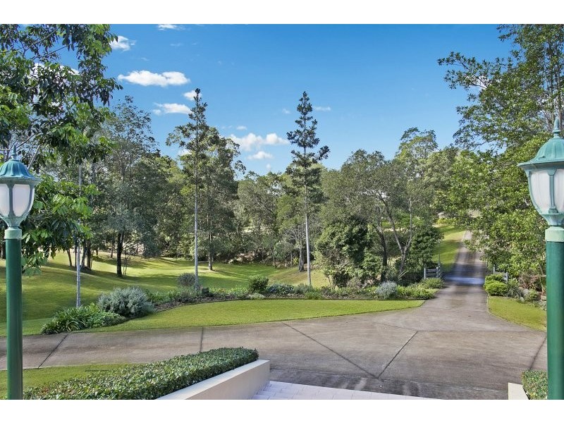 40 Peronne Place, Brookfield QLD 4069