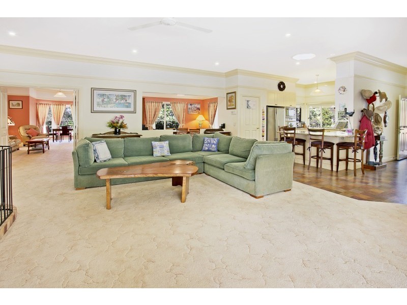 40 Peronne Place, Brookfield QLD 4069