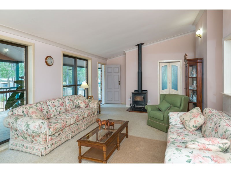 25 Moledina Cr, Mount Crosby QLD 4306