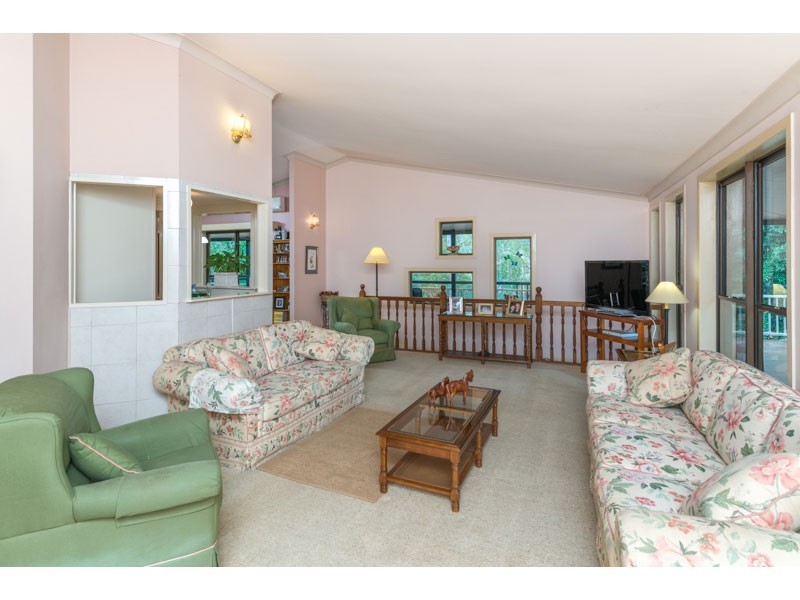 25 Moledina Cr, Mount Crosby QLD 4306