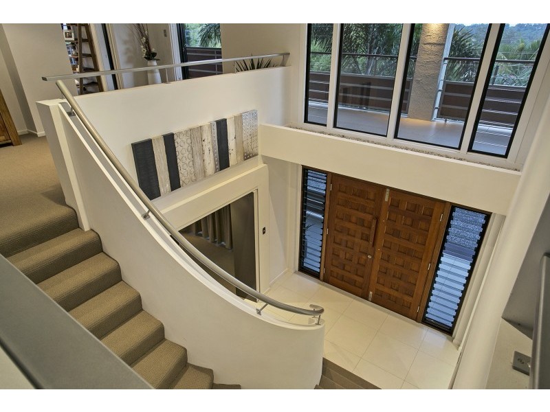 8 BURKE COURT, Mount Ommaney QLD 4074