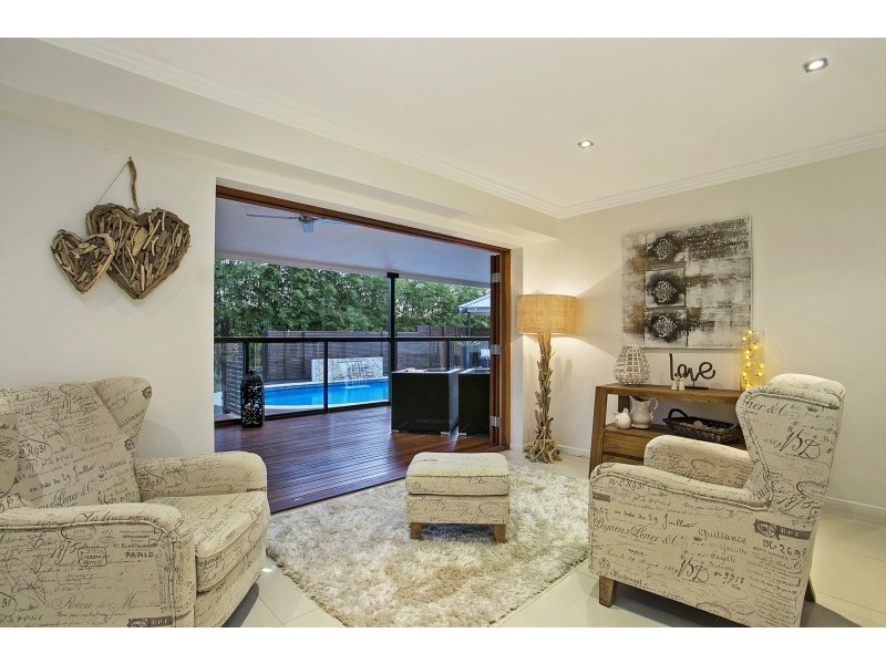 8 BURKE COURT, Mount Ommaney QLD 4074