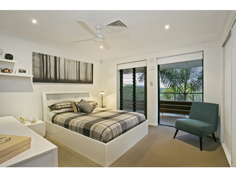 8 BURKE COURT, Mount Ommaney QLD 4074