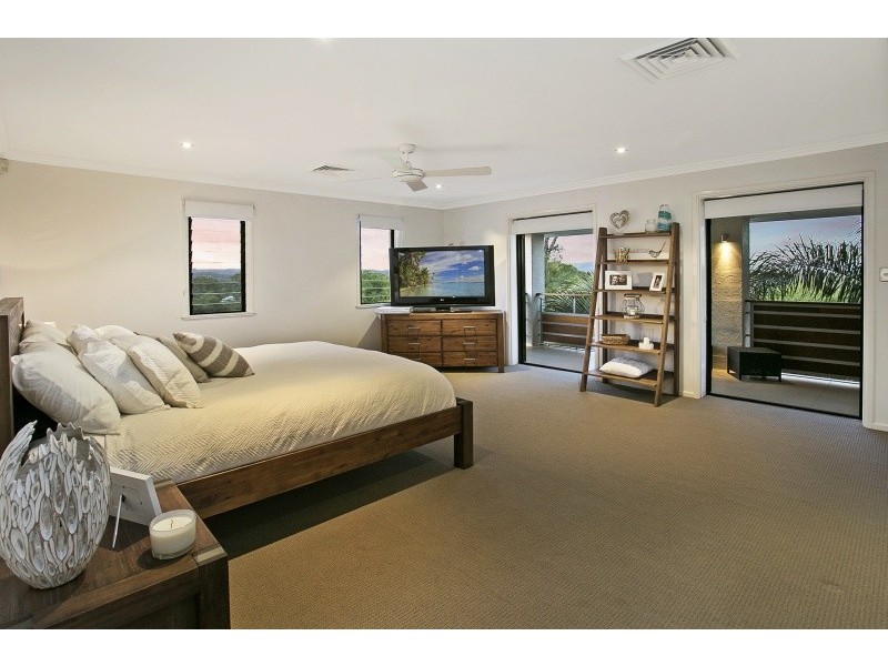 8 BURKE COURT, Mount Ommaney QLD 4074