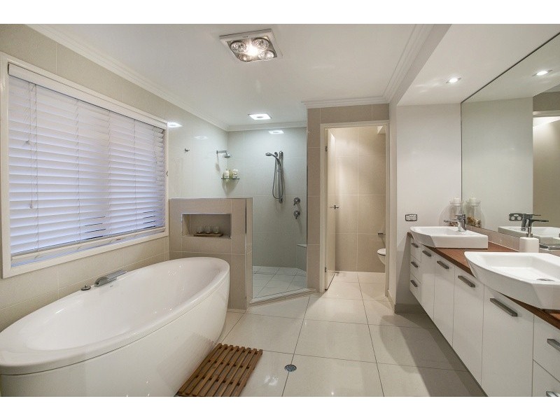 8 BURKE COURT, Mount Ommaney QLD 4074