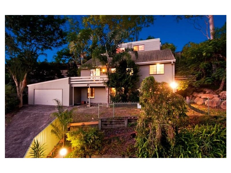 8 Jocelyn Court, Chapel Hill QLD 4069