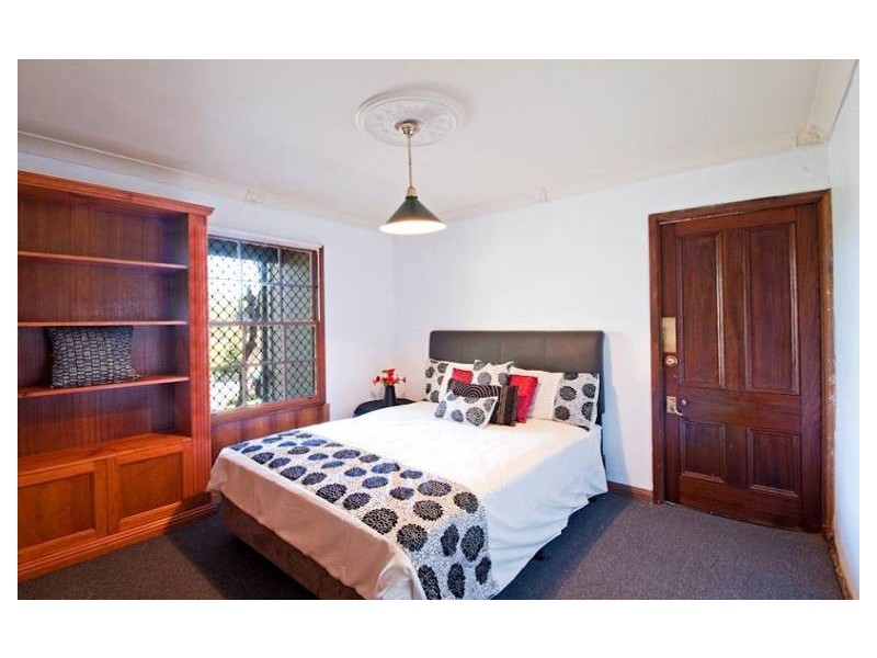 8 Jocelyn Court, Chapel Hill QLD 4069
