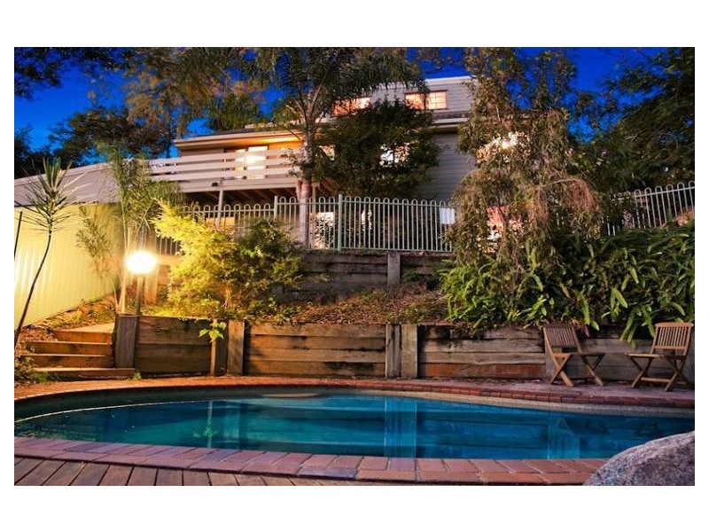 8 Jocelyn Court, Chapel Hill QLD 4069