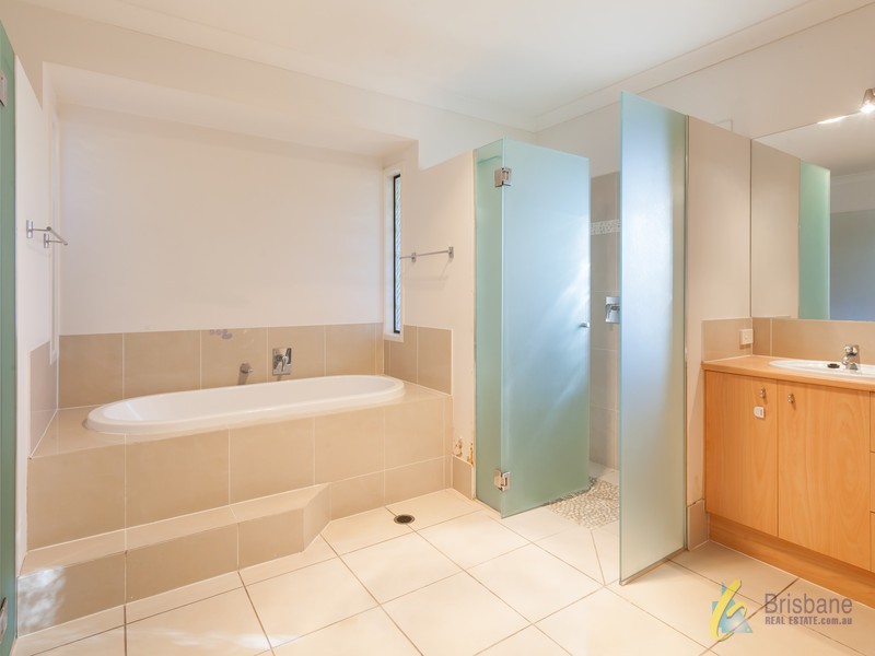 771 Moggill Road, Chapel Hill QLD 4069