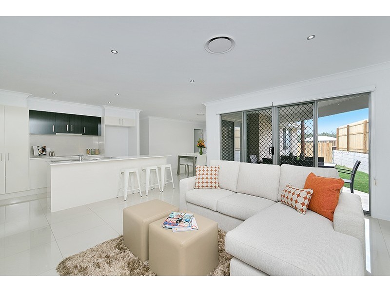 67 Fitzpatrick Cct, Augustine Heights QLD 4300