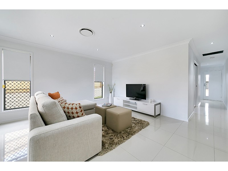 67 Fitzpatrick Cct, Augustine Heights QLD 4300