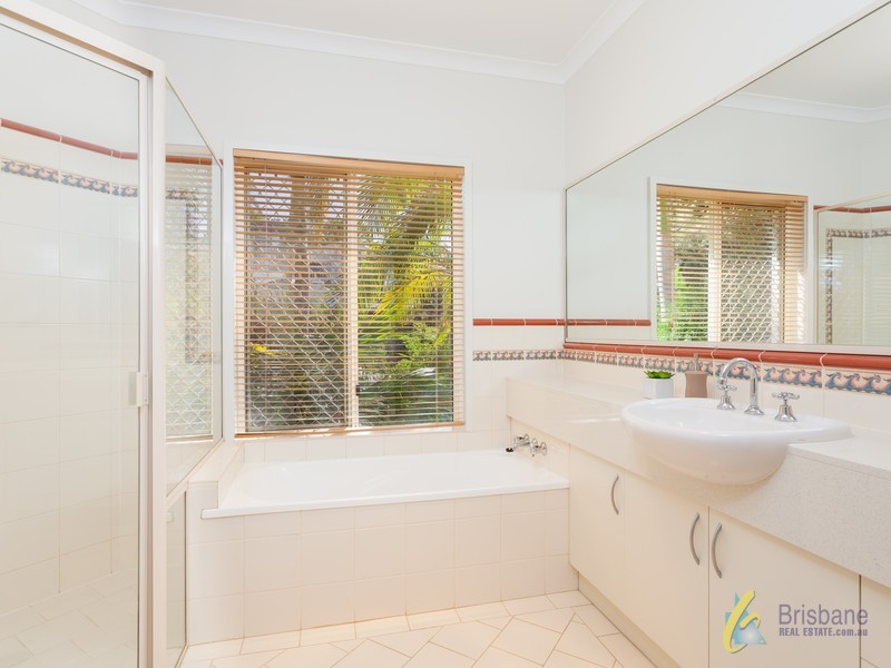 28 Carissa Place, Chapel Hill QLD 4069