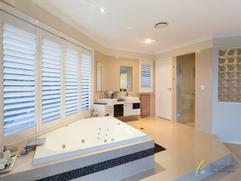 8 Millbrook Drive, Pullenvale QLD 4069