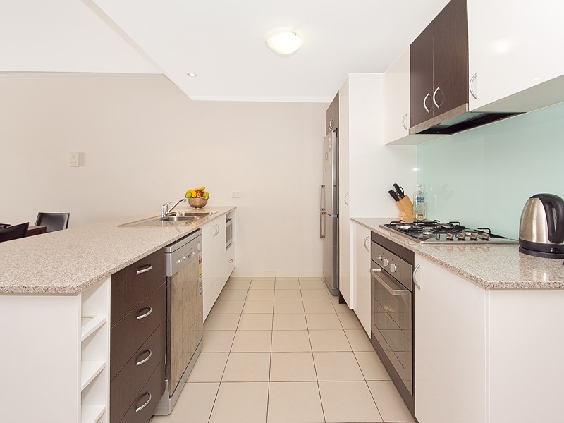 65/95 Clarence Road, Indooroopilly QLD 4068