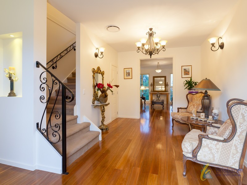 27 Gordon Tce, Indooroopilly QLD 4068
