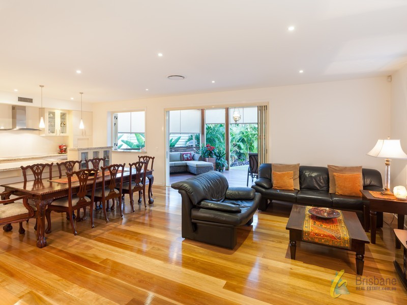 27 Gordon Tce, Indooroopilly QLD 4068