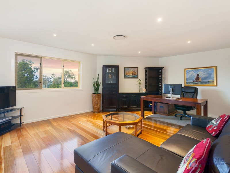 27 Gordon Tce, Indooroopilly QLD 4068
