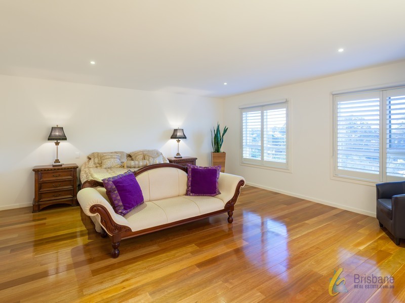 27 Gordon Tce, Indooroopilly QLD 4068
