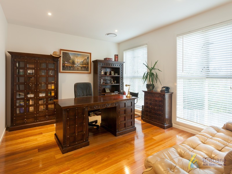 27 Gordon Tce, Indooroopilly QLD 4068