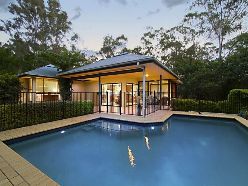 100 Bainbridge Drive, Pullenvale QLD 4069