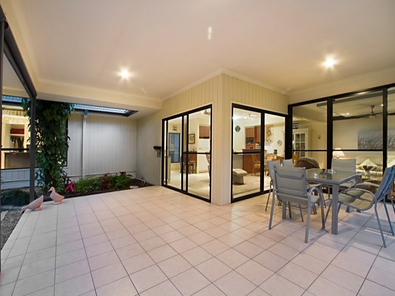 100 Bainbridge Drive, Pullenvale QLD 4069