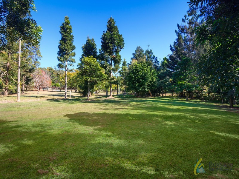 32 Leahey Road, Brookfield QLD 4069
