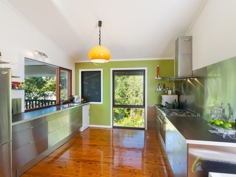 32 Leahey Road, Brookfield QLD 4069