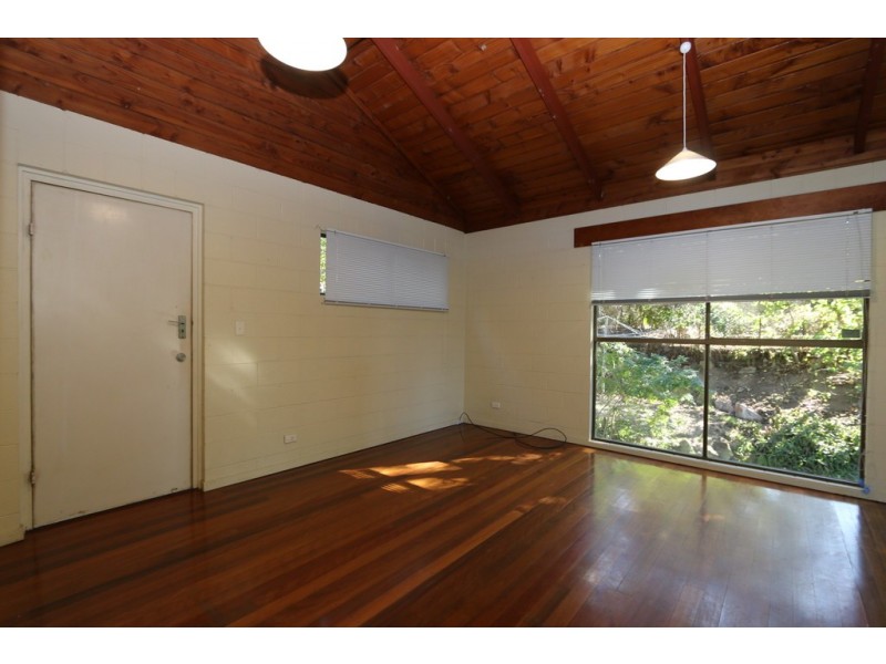 21 Neptune Street, Chapel Hill QLD 4069