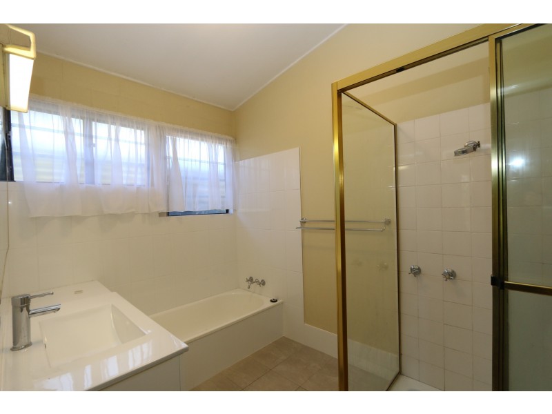 21 Neptune Street, Chapel Hill QLD 4069