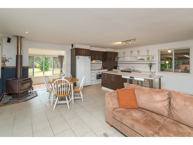 360 Mt Crosby Rd, Chuwar QLD 4306