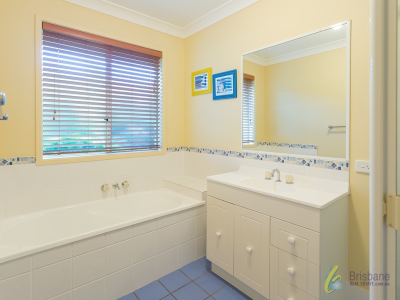 10 Cedrela Street, Moggill QLD 4070