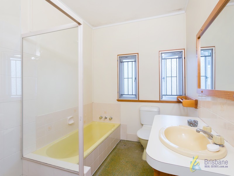 12 Moordale Street, Chapel Hill QLD 4069