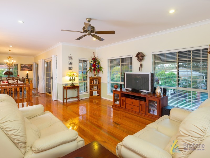 2 Carnegie Cl, Forest Lake QLD 4078