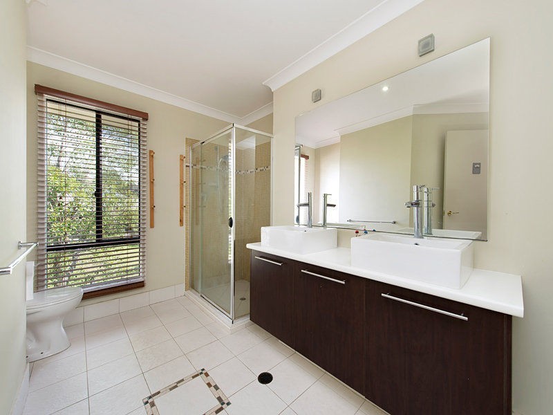 33 Christopher Place, Sinnamon Park QLD 4073