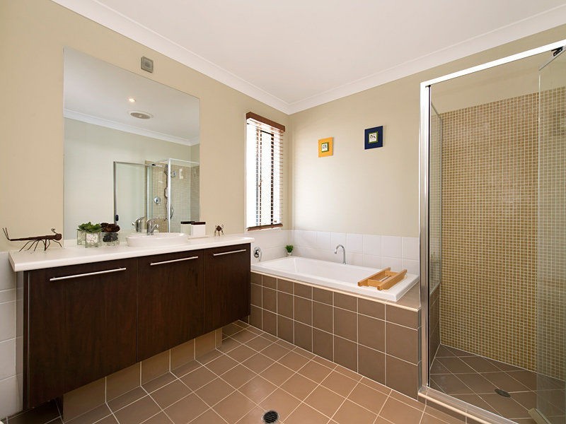 33 Christopher Place, Sinnamon Park QLD 4073