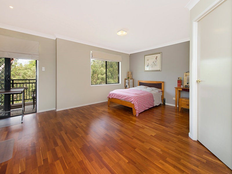 33 Christopher Place, Sinnamon Park QLD 4073