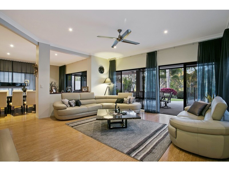 11 Samuel Place, Sinnamon Park QLD 4073