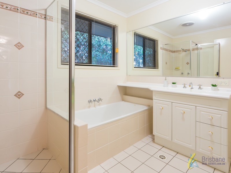 10 Mayfair Place, Moggill QLD 4070