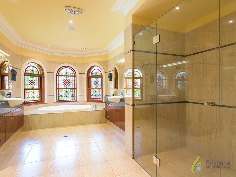 47 Tristania Road, Chapel Hill QLD 4069